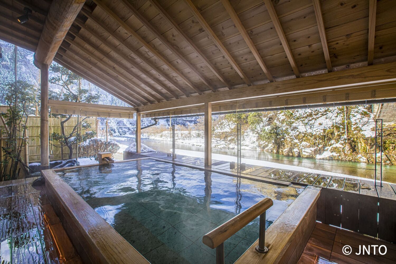 Japanese hot springs, the ultimate Japanese experience